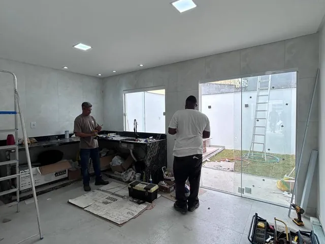 Casa 3 quartos e 3 banheiros, à venda, no bairro Vale das Palmeiras em Macaé