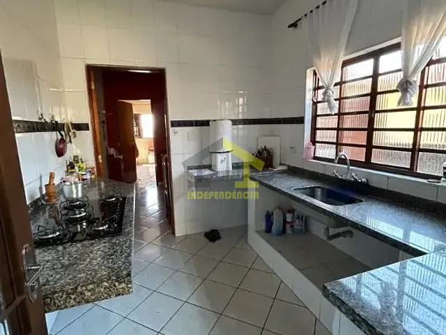 Casa com 250m² 3 quartos e 2 banheiros, à venda, no bairro Loteamento Itatiba Park em Itatiba