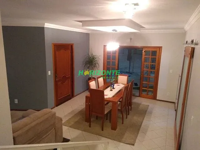 Casa com 375m² 3 quartos e 4 banheiros, à venda, no bairro Urbanova em São José dos Campos