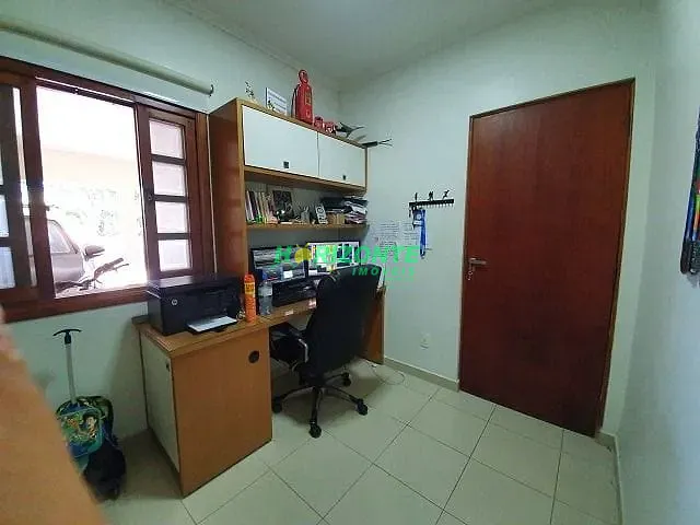 Casa com 375m² 3 quartos e 4 banheiros, à venda, no bairro Urbanova em São José dos Campos