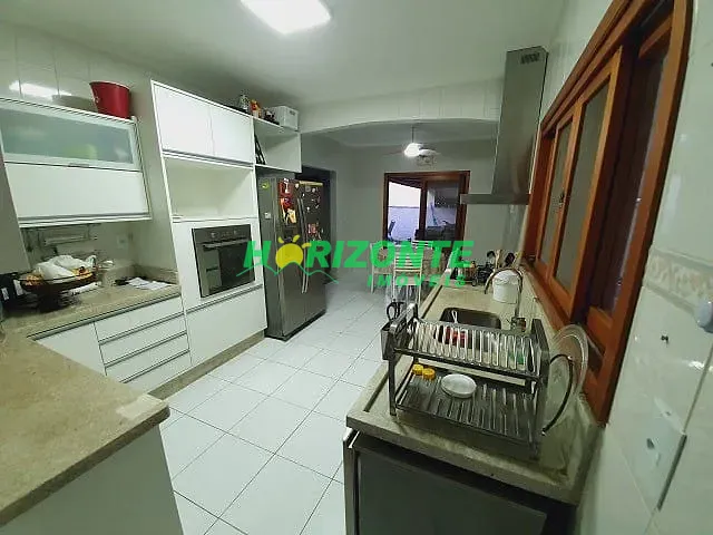 Casa 3 quartos e 4 banheiros, à venda, no bairro Urbanova em São José dos Campos