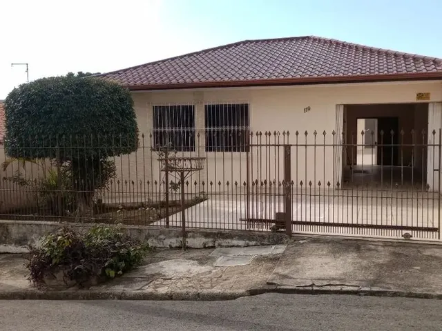 Casa com 300m² 3 quartos e 3 banheiros, à venda, no bairro Bacacheri em Curitiba