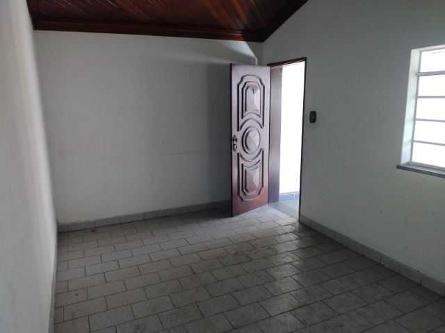 Casa com 250m² 3 quartos e 2 banheiros, à venda, no bairro Parque São Benedito em Pindamonhangaba