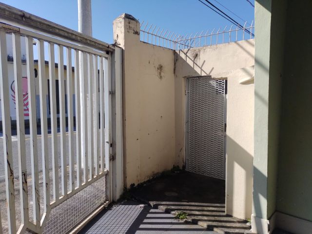 Casa com 250m² 3 quartos e 2 banheiros, à venda, no bairro Parque São Benedito em Pindamonhangaba