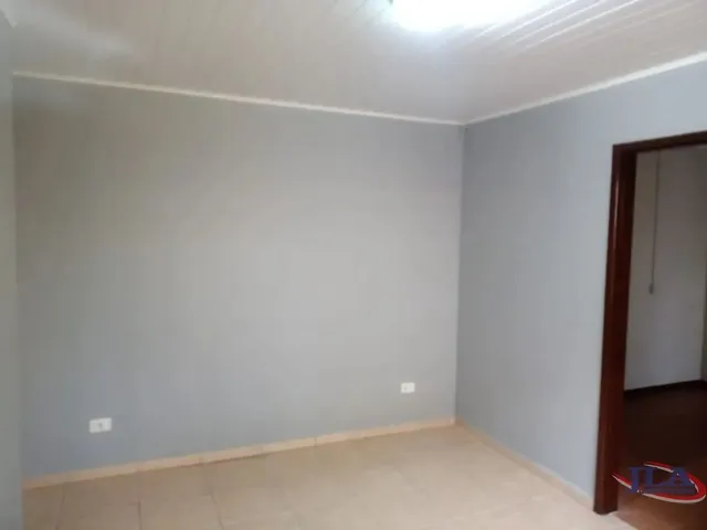 Casa 2 quartos e 1 banheiro, para alugar, no bairro Barreirinha em Curitiba