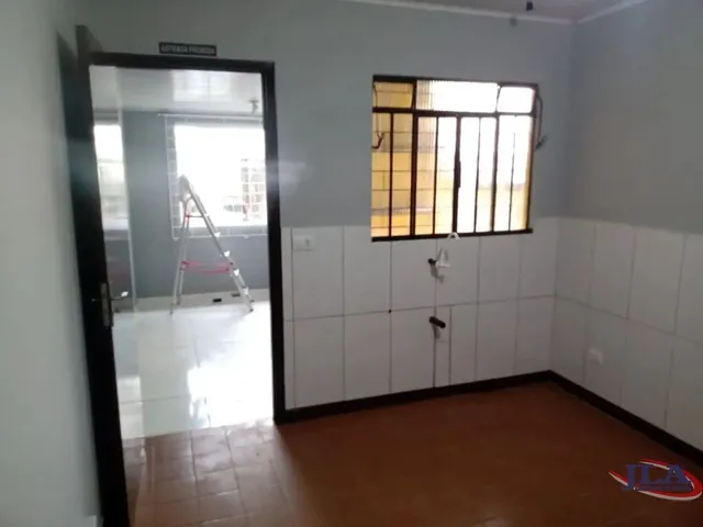 Casa 2 quartos e 1 banheiro, para alugar, no bairro Barreirinha em Curitiba