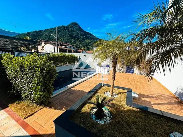 Casa com 111m² 3 quartos e 1 banheiro, à venda, no bairro Cidade Jardim em Caraguatatuba