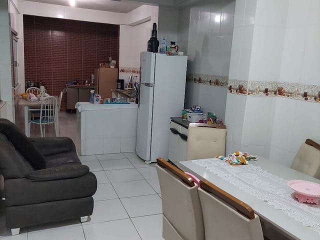 Casa 3 quartos e 4 banheiros, à venda, no bairro Jardim do Vale I em Guaratinguetá