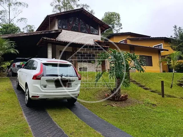 Casa com 742m² 3 quartos e 4 banheiros, à venda, no bairro Fazenda da Ilha em Embu-Guaçu