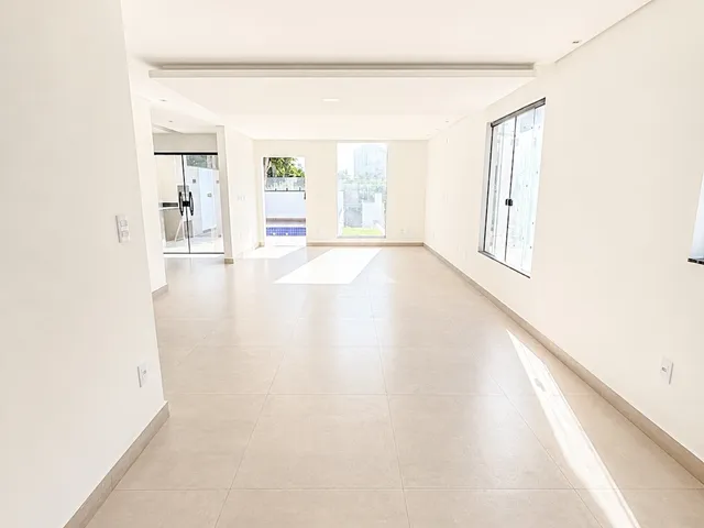 Casa 3 quartos e 3 banheiros, à venda, no bairro Colinas em Rio das Ostras