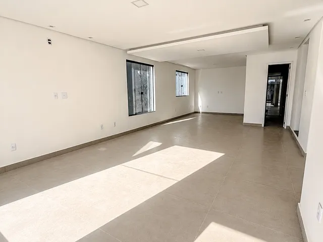 Casa 3 quartos e 3 banheiros, à venda, no bairro Colinas em Rio das Ostras