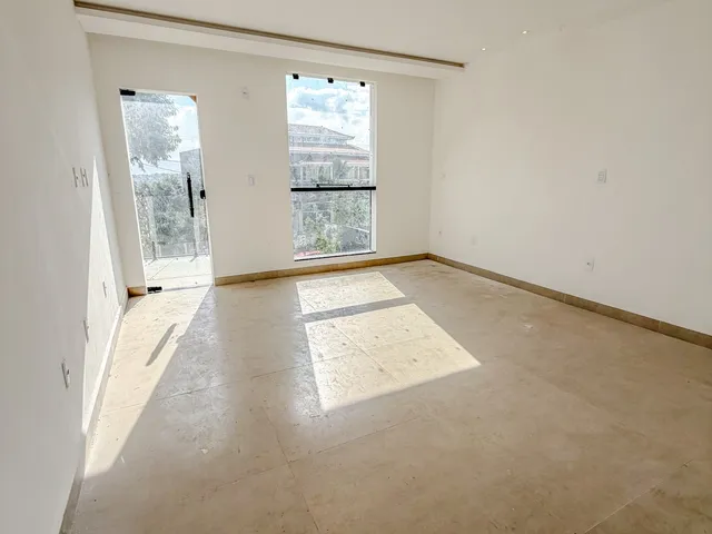 Casa 3 quartos e 3 banheiros, à venda, no bairro Colinas em Rio das Ostras