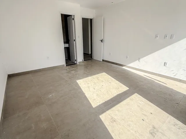 Casa 3 quartos e 3 banheiros, à venda, no bairro Colinas em Rio das Ostras