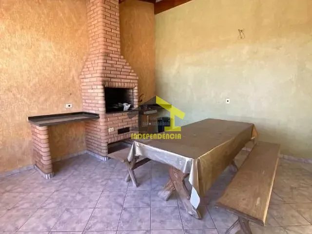 Casa com 135m² 3 quartos e 2 banheiros, à venda, no bairro Parque São Francisco em Itatiba