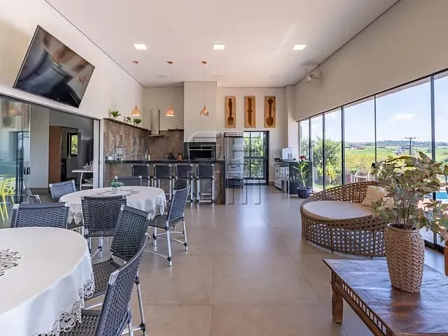 Casa com 1500m² 4 quartos e 5 banheiros, à venda, no bairro Rodovia em Sertanópolis