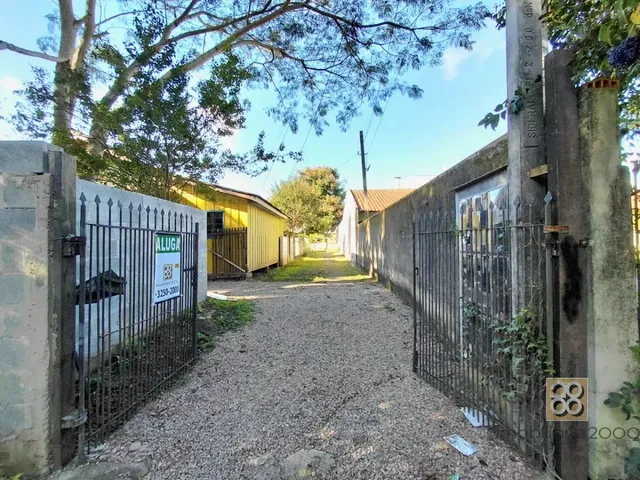 Casa 2 quartos e 1 banheiro, para alugar, no bairro Boqueirão em Curitiba