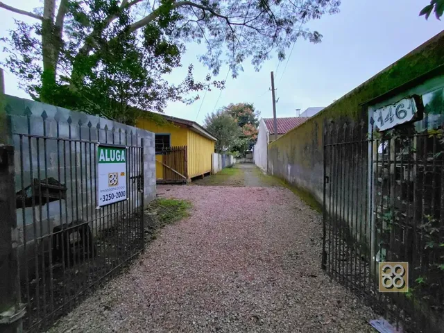 Casa 2 quartos e 1 banheiro, para alugar, no bairro Boqueirão em Curitiba
