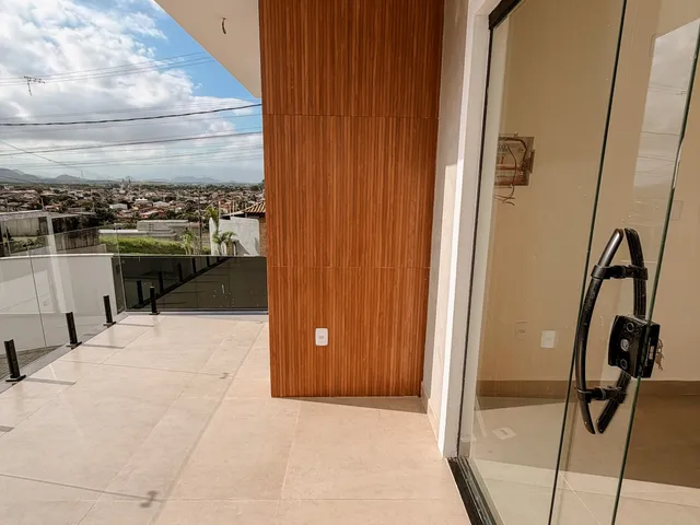 Casa 4 quartos e 3 banheiros, à venda, no bairro Colinas em Rio das Ostras