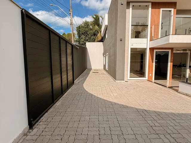 Casa 4 quartos e 3 banheiros, à venda, no bairro Colinas em Rio das Ostras