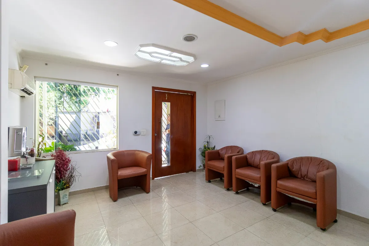 Sobrado para venda em Moema com 3 quartos, sendo 1 suíte, 180m²