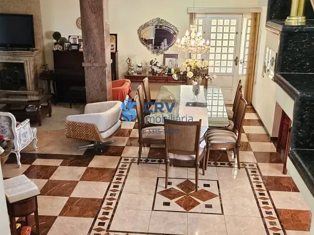Casa com 500m² 5 quartos e 6 banheiros, à venda, no bairro Mediterrâneo em Londrina