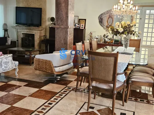 Casa com 500m² 5 quartos e 6 banheiros, à venda, no bairro Mediterrâneo em Londrina