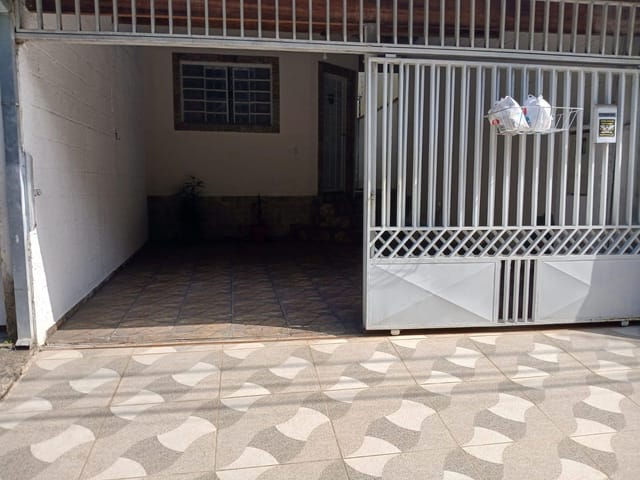 Casa com 125m² 2 quartos e 1 banheiro, à venda, no bairro Residencial Mombaça I em Pindamonhangaba