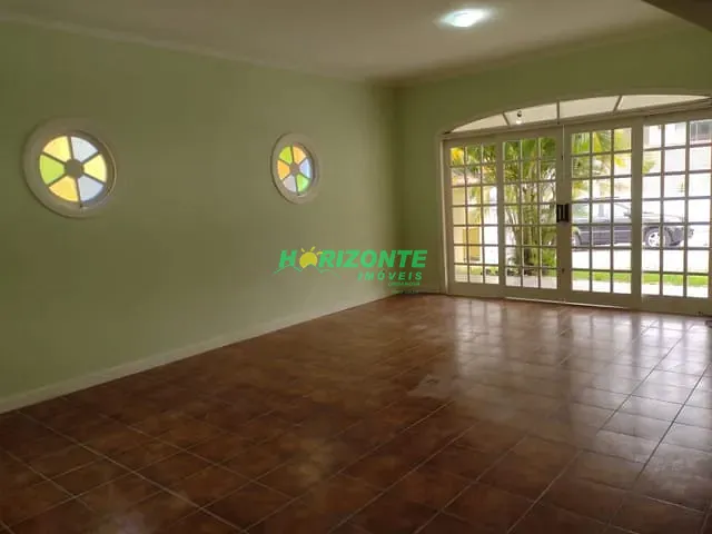 Casa com 360m² 4 quartos e 5 banheiros, para alugar, no bairro Urbanova em São José dos Campos