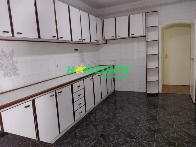 Casa com 360m² 4 quartos e 5 banheiros, para alugar, no bairro Urbanova em São José dos Campos