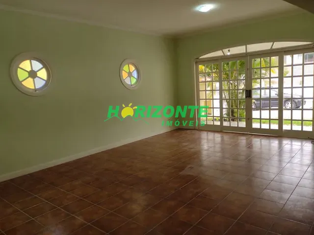 Casa com 360m² 4 quartos e 5 banheiros, para alugar, no bairro Urbanova em São José dos Campos