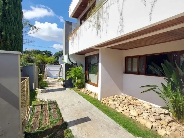 Casa com 470m² 4 quartos e 6 banheiros, para alugar, no bairro Ahú em Curitiba