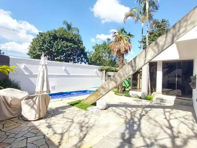 Casa com 470m² 4 quartos e 6 banheiros, para alugar, no bairro Ahú em Curitiba