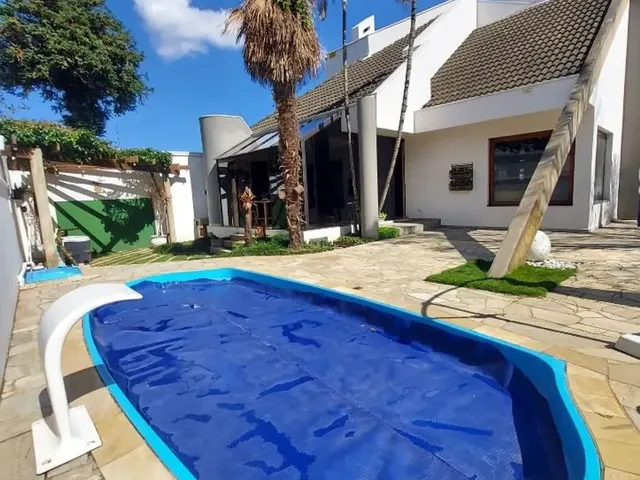 Casa com 470m² 4 quartos e 6 banheiros, para alugar, no bairro Ahú em Curitiba