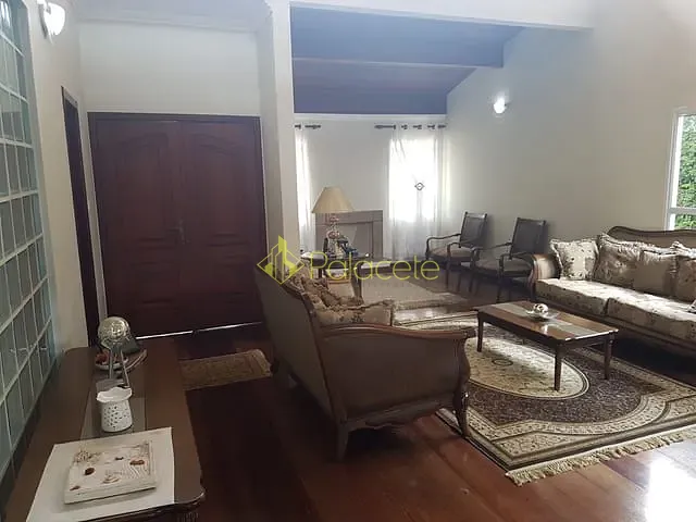 Casa com 650m² 3 quartos e 2 banheiros, à venda, no bairro Socorro em Pindamonhangaba
