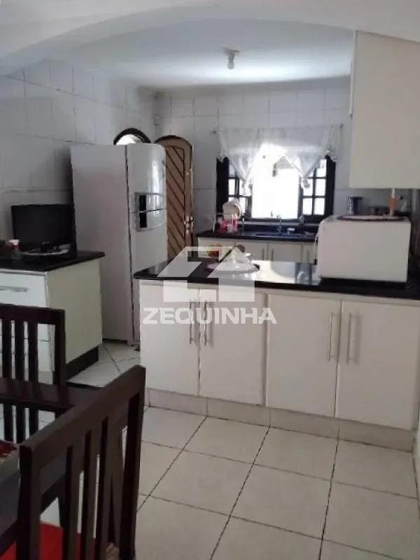 Casa, 3 quartos, 256 m² - Foto 3