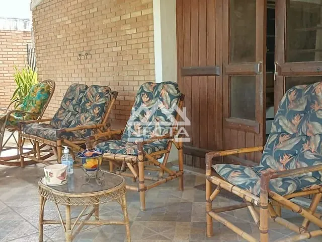 Casa com 300m² 2 quartos e 3 banheiros, à venda, no bairro Jardim Nomar em Caraguatatuba