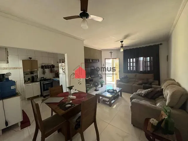 Casa com 200m² 2 quartos e 2 banheiros, à venda, no bairro Loteamento Residencial e Comercial Araguaia em Pindamonhangaba