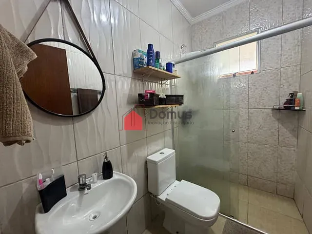 Casa com 200m² 2 quartos e 2 banheiros, à venda, no bairro Loteamento Residencial e Comercial Araguaia em Pindamonhangaba