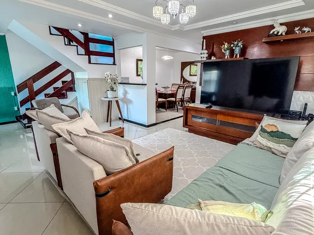 Casa com 200m² 3 quartos e 3 banheiros, à venda, no bairro Jardim Vitória em Macaé