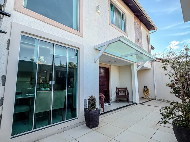 Casa com 200m² 3 quartos e 3 banheiros, à venda, no bairro Jardim Vitória em Macaé