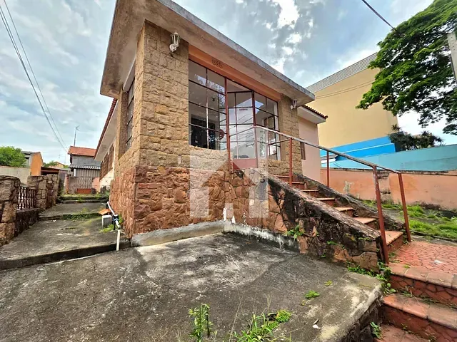 Casa com 750m² 4 quartos e 2 banheiros, à venda, no bairro Vila Progresso em Jundiaí