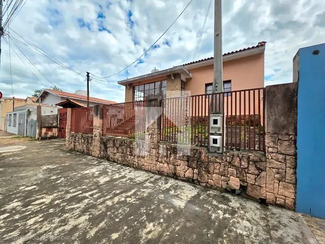 Casa com 750m² 4 quartos e 2 banheiros, à venda, no bairro Vila Progresso em Jundiaí