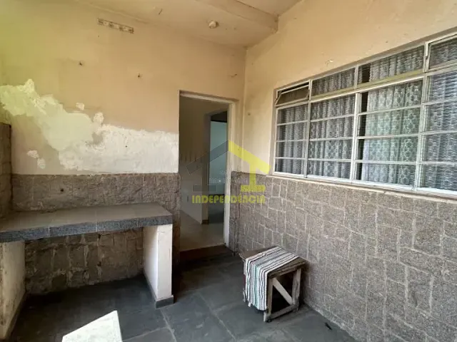 Casa com 200m² 2 quartos e 2 banheiros, à venda, no bairro Vila Santa Cruz em Itatiba