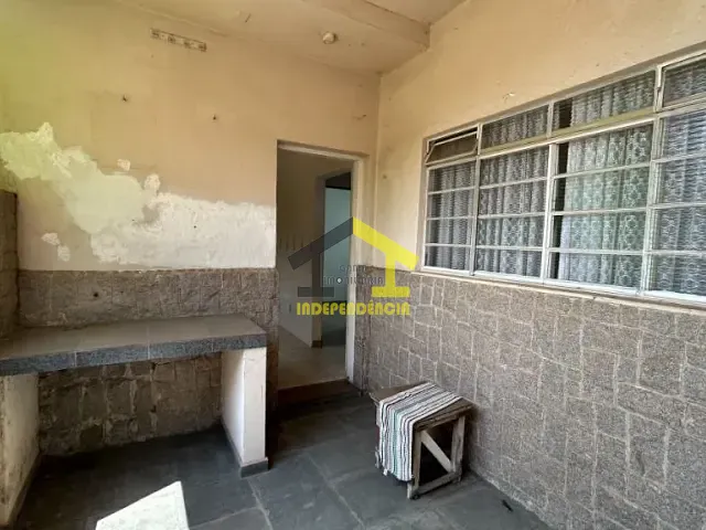 Casa com 200m² 2 quartos e 2 banheiros, à venda, no bairro Vila Santa Cruz em Itatiba