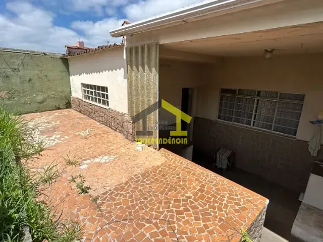 Casa com 200m² 2 quartos e 2 banheiros, à venda, no bairro Vila Santa Cruz em Itatiba