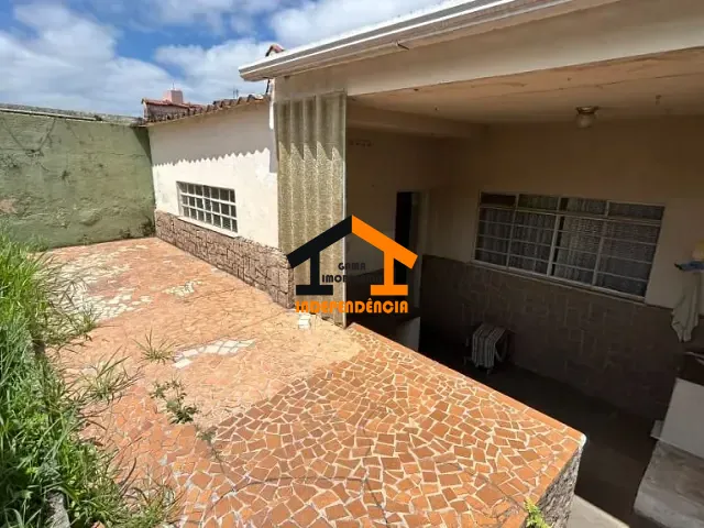 Casa com 200m² 2 quartos e 2 banheiros, à venda, no bairro Vila Santa Cruz em Itatiba