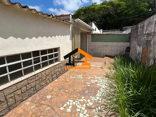 Casa com 200m² 2 quartos e 2 banheiros, à venda, no bairro Vila Santa Cruz em Itatiba