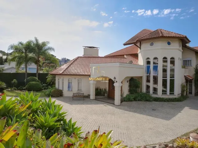 Casa com 2739m² 4 quartos e 8 banheiros, à venda, no bairro Santo Inácio em Curitiba