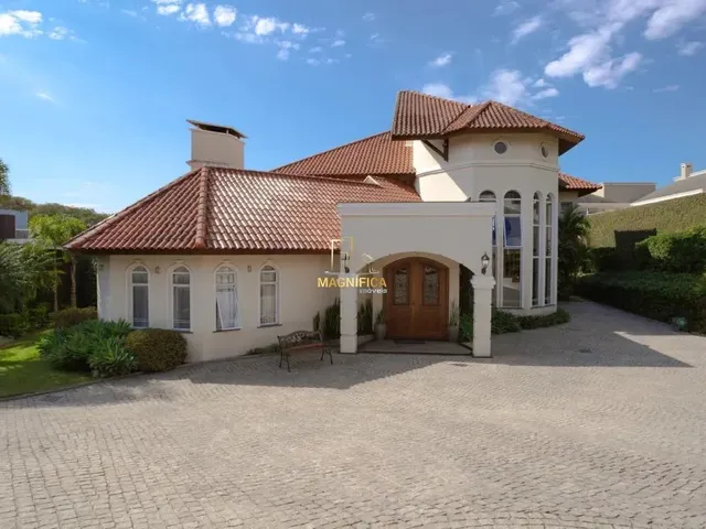 Casa com 2739m² 4 quartos e 8 banheiros, à venda, no bairro Santo Inácio em Curitiba