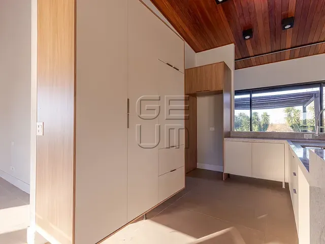 Casa com 1000m² 4 quartos e 5 banheiros, à venda, no bairro Estância Santa Paula em Londrina